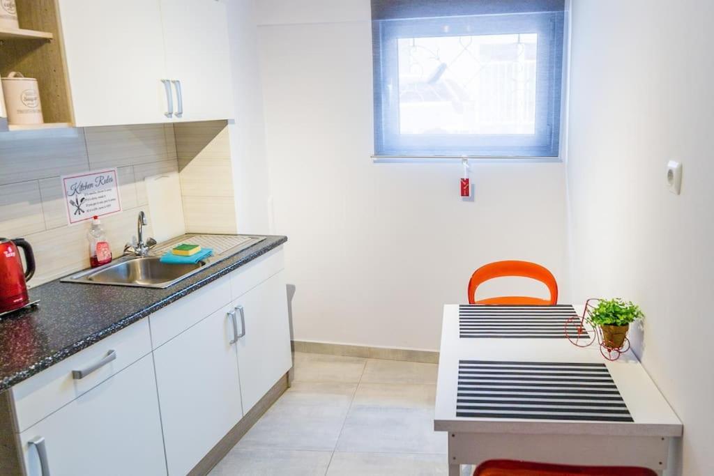 2 Bedrooms Apartment Close To Metro Dafni In Atenas Exterior foto